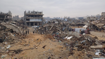 Destruction of buildings amid Gaza conflict.