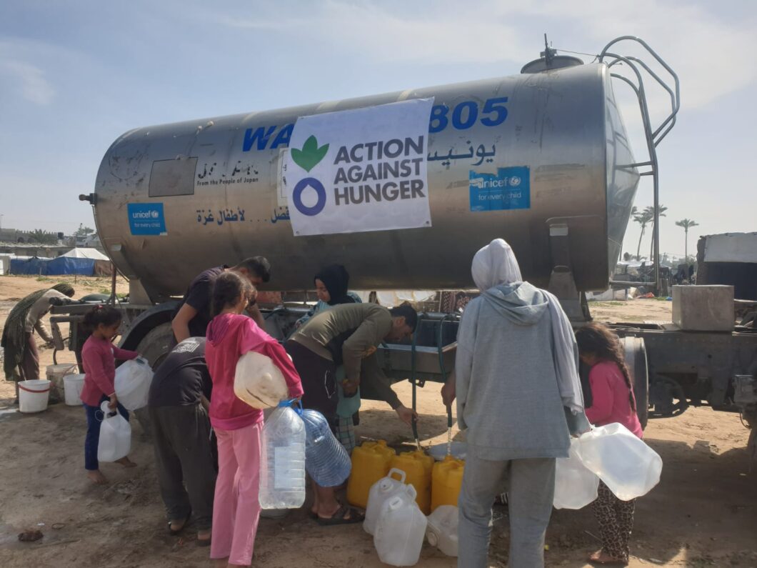 Water trucking in Gaza 2025