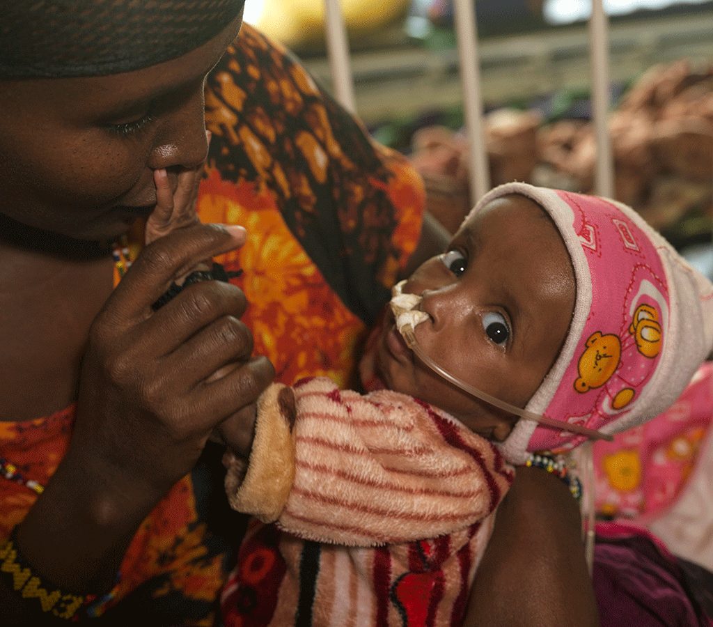 Safiya comforts her 11 month old daughter Fardosa as she is given oxygen due to her critical condition at Yabelo General Hospital, Ethiopia.